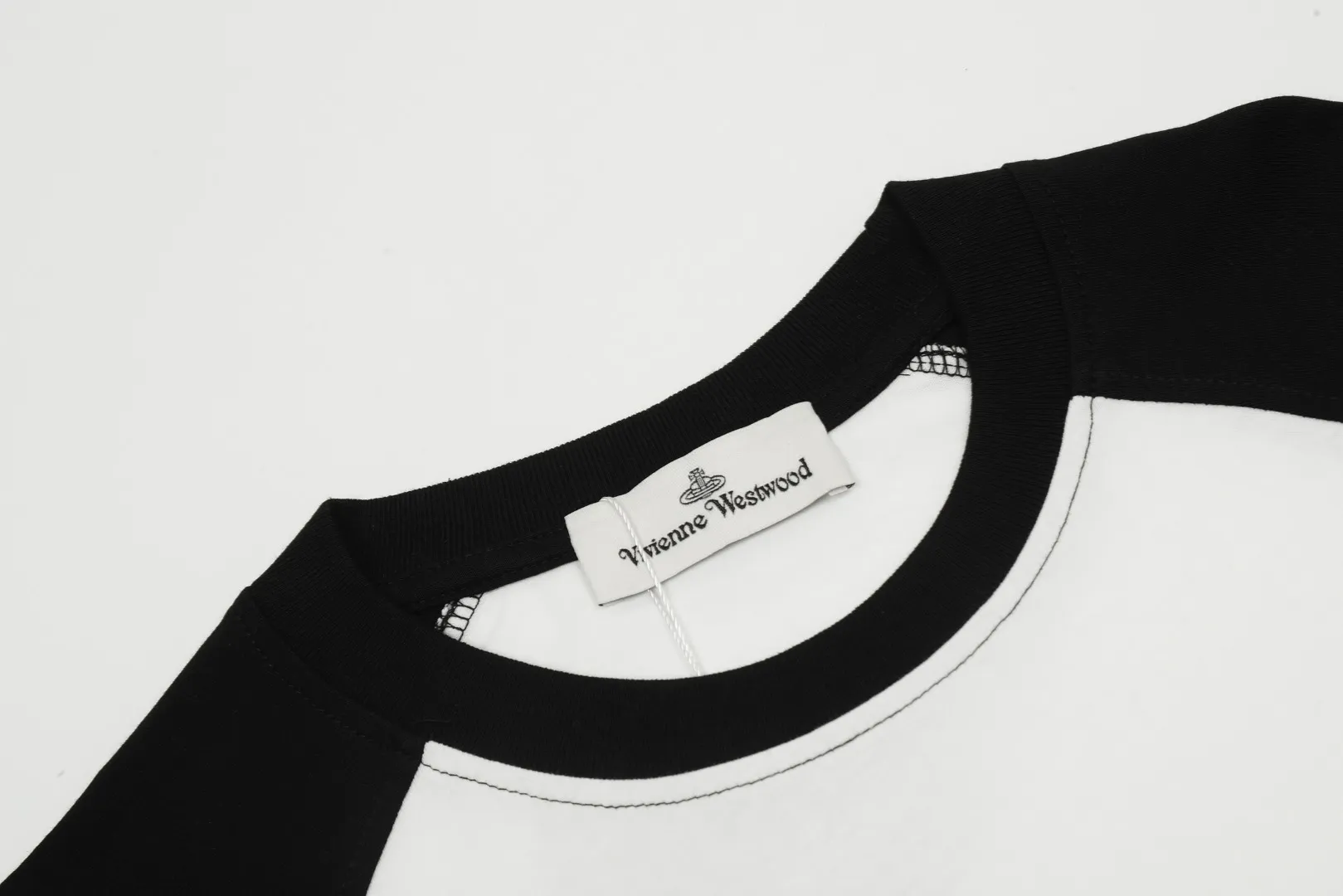 "Classic long sleeves" vivienne west wood Vivienne Saturn classic versatile raglan long sleeves Simple and fashionable, highly practical to wear inside and outside 2024's top hot style No need to say more, go straight to the details, full series of correct accessories, every detail is completely restored, and can be filled directly. Size: S M L Color: white and black, white pink, navy gray